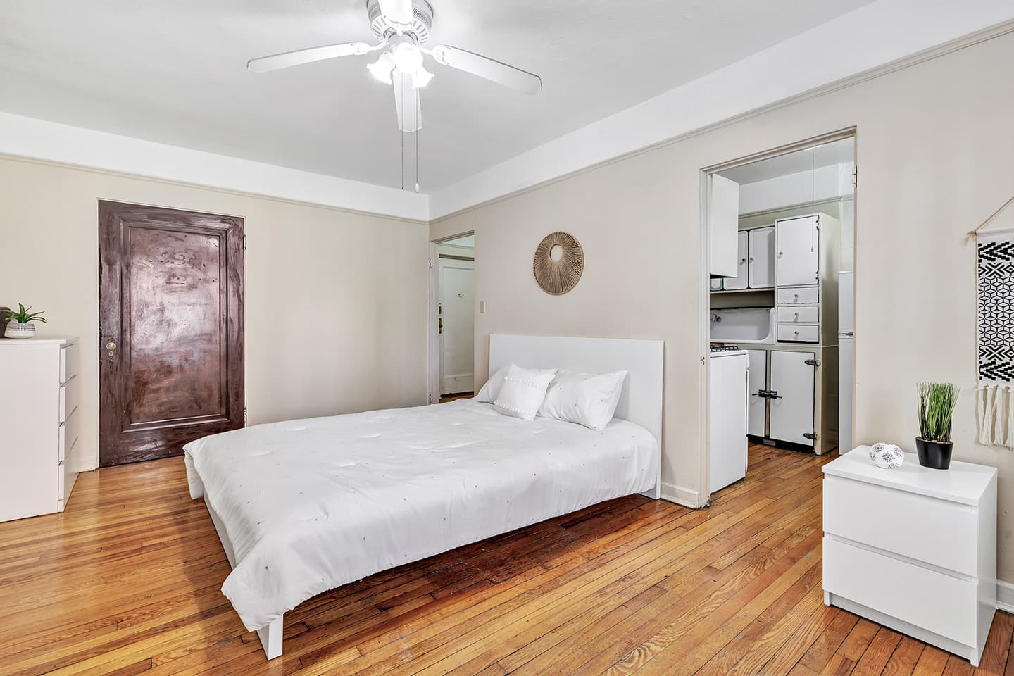 Model-Bedroom-01-Howe-Place-New-Haven-CT-4